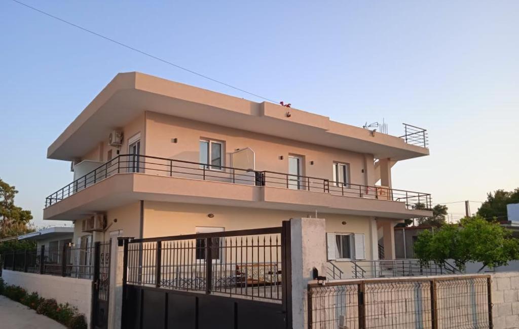 Villa Hysesani Vlorë Esterno foto